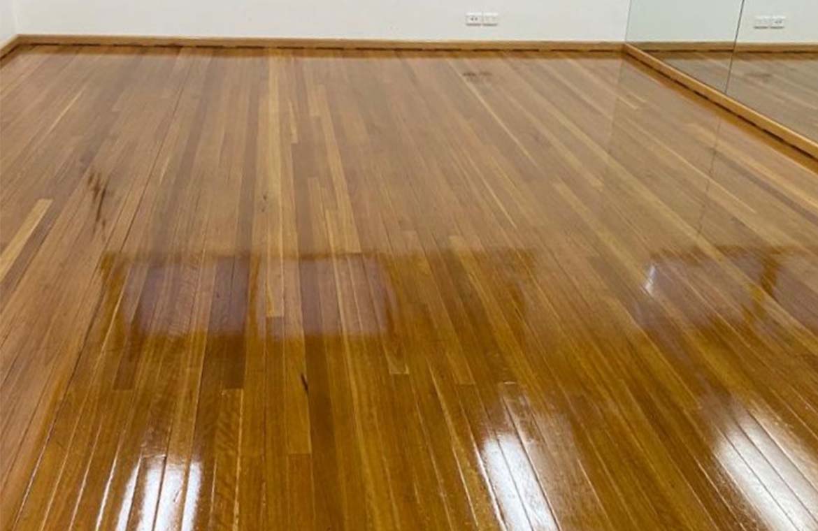 Wooden floor polishing